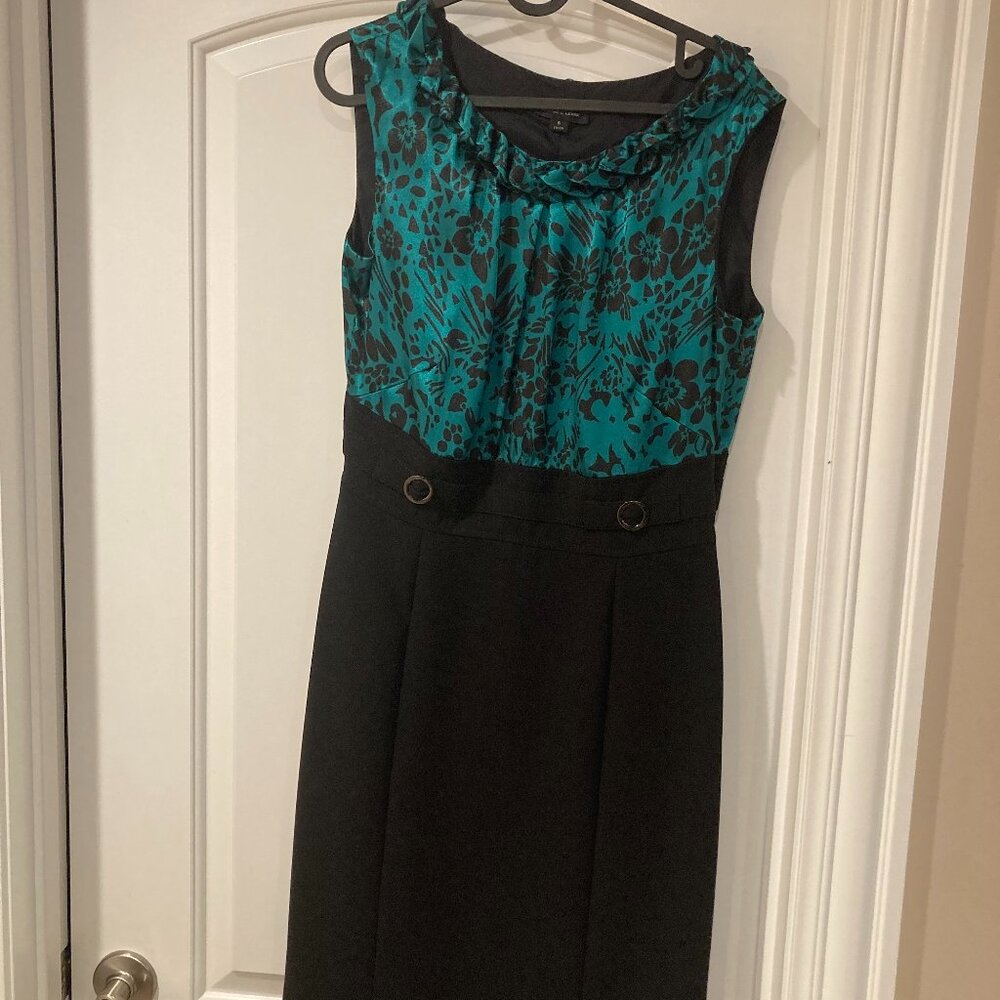 TAHARI SLEEVELESS COLLARD DRESS SIZE 6